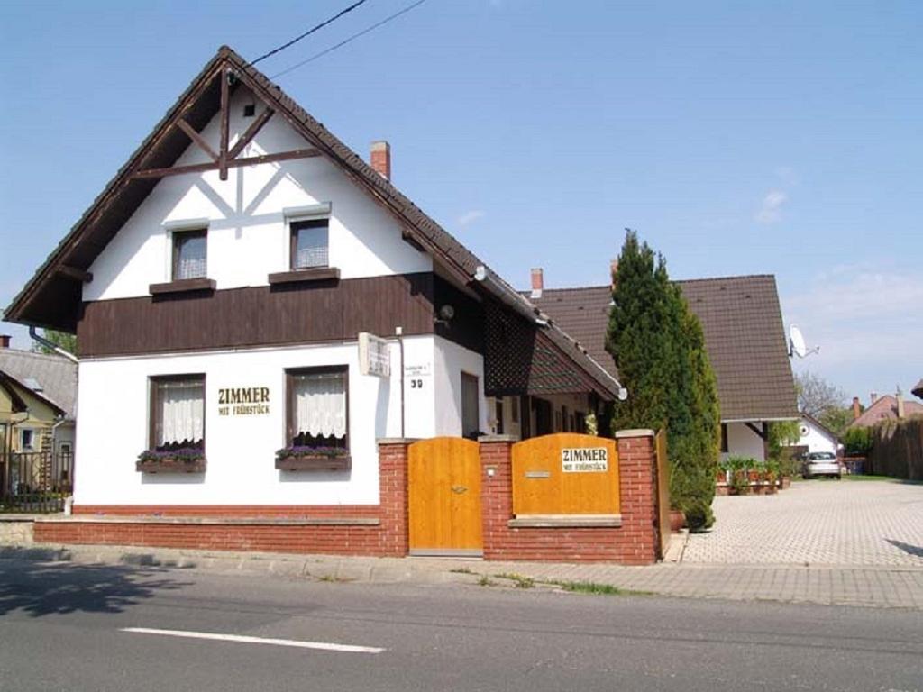 Balatongyörök Eifert Haz B&B 외부 사진